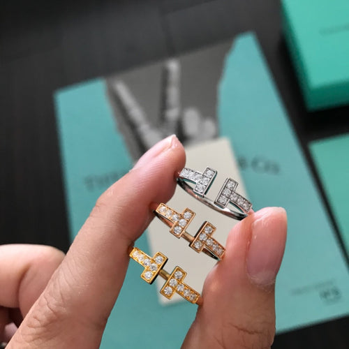 T I f f a n y ring