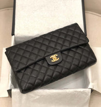 Load image into Gallery viewer, Chanel clutch black