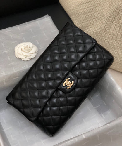 Chanel clutch soft