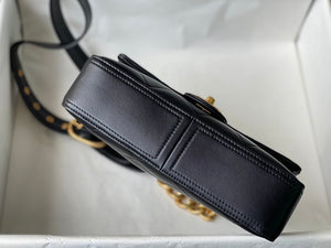 C h a n e l black 𝐒𝐢𝐳𝐞:𝟐𝟒/𝟔.𝟓/𝟏𝟖𝐜𝐦