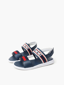 G u c c I slides