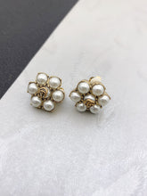 Load image into Gallery viewer, G u c c i earrings