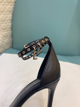 Load image into Gallery viewer, Lv b/w heels