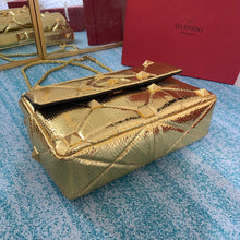 Load image into Gallery viewer, V Garavani Roman Stud gold 28x20x12cm