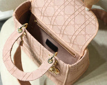 Load image into Gallery viewer, D lady pink