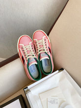 Load image into Gallery viewer, G u c c I tennis sneakers