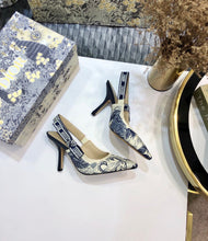 Load image into Gallery viewer, Dior