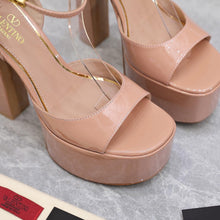 Load image into Gallery viewer, V a l e n t I n o heels cream