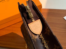 Load image into Gallery viewer, L v pouch 26*21CM 70