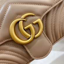 Load image into Gallery viewer, Gucci cream 22cm