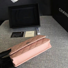 Load image into Gallery viewer, Chanel 19x12 cm