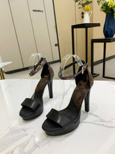 Load image into Gallery viewer, L v heels 10.5 34-42
