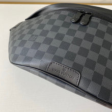 Load image into Gallery viewer, Lv new bumbag black