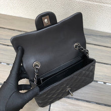 Load image into Gallery viewer, Chanel 20 cm