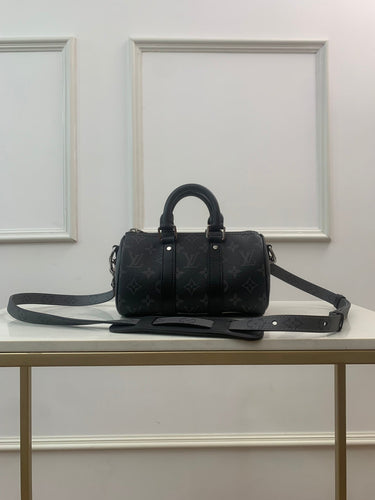 L v black