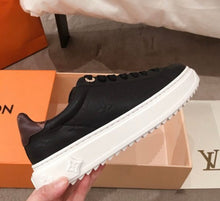 Load image into Gallery viewer, Lv sneakers