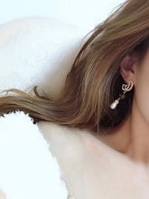 Load image into Gallery viewer, G u c c I earrings