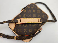 Load image into Gallery viewer, L v pouch 12*17*4