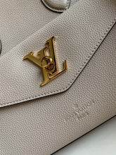 Load image into Gallery viewer, Lv day bag cream