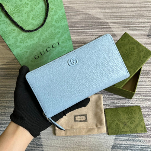 G u c c i blue wallet