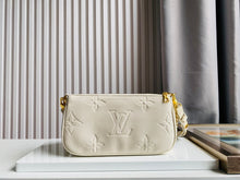 Load image into Gallery viewer, Lv pochette new white