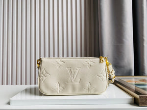 Lv pochette new white