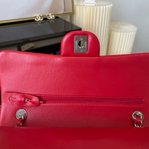 C h a n e l red / silver