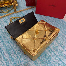 Load image into Gallery viewer, V Garavani Roman Stud gold 28x20x12cm