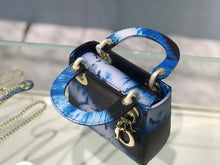Load image into Gallery viewer, Dior water