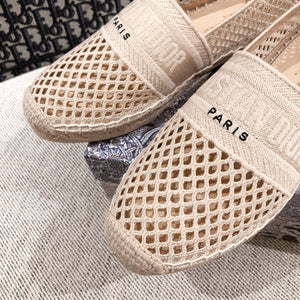 D i o r slides cream