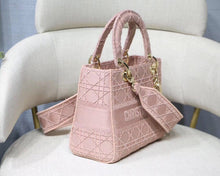 Load image into Gallery viewer, D lady pink