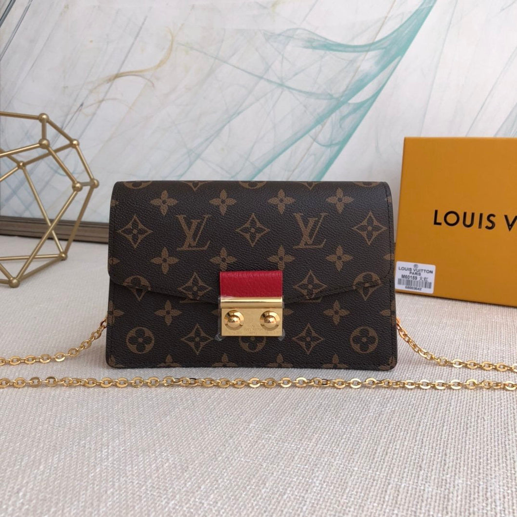 Lv red Size:21×13.5×5cm