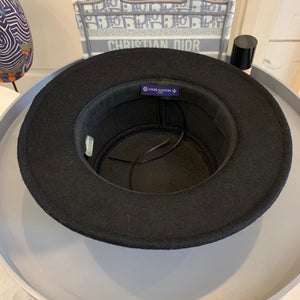 Lv hat