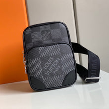 Load image into Gallery viewer, L v pouch
