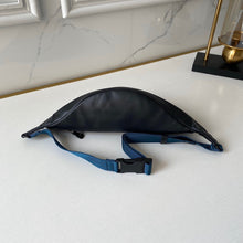 Load image into Gallery viewer, Lv new bumbag black