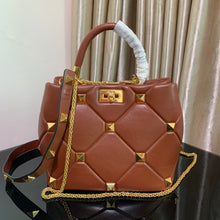 Load image into Gallery viewer, V a l e n t I n o brown 25cm