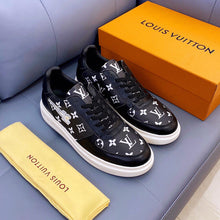 Load image into Gallery viewer, L v sneakers 21