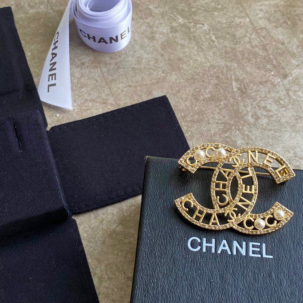 C h a n e l brooch