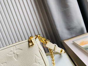 Lv pochette new white