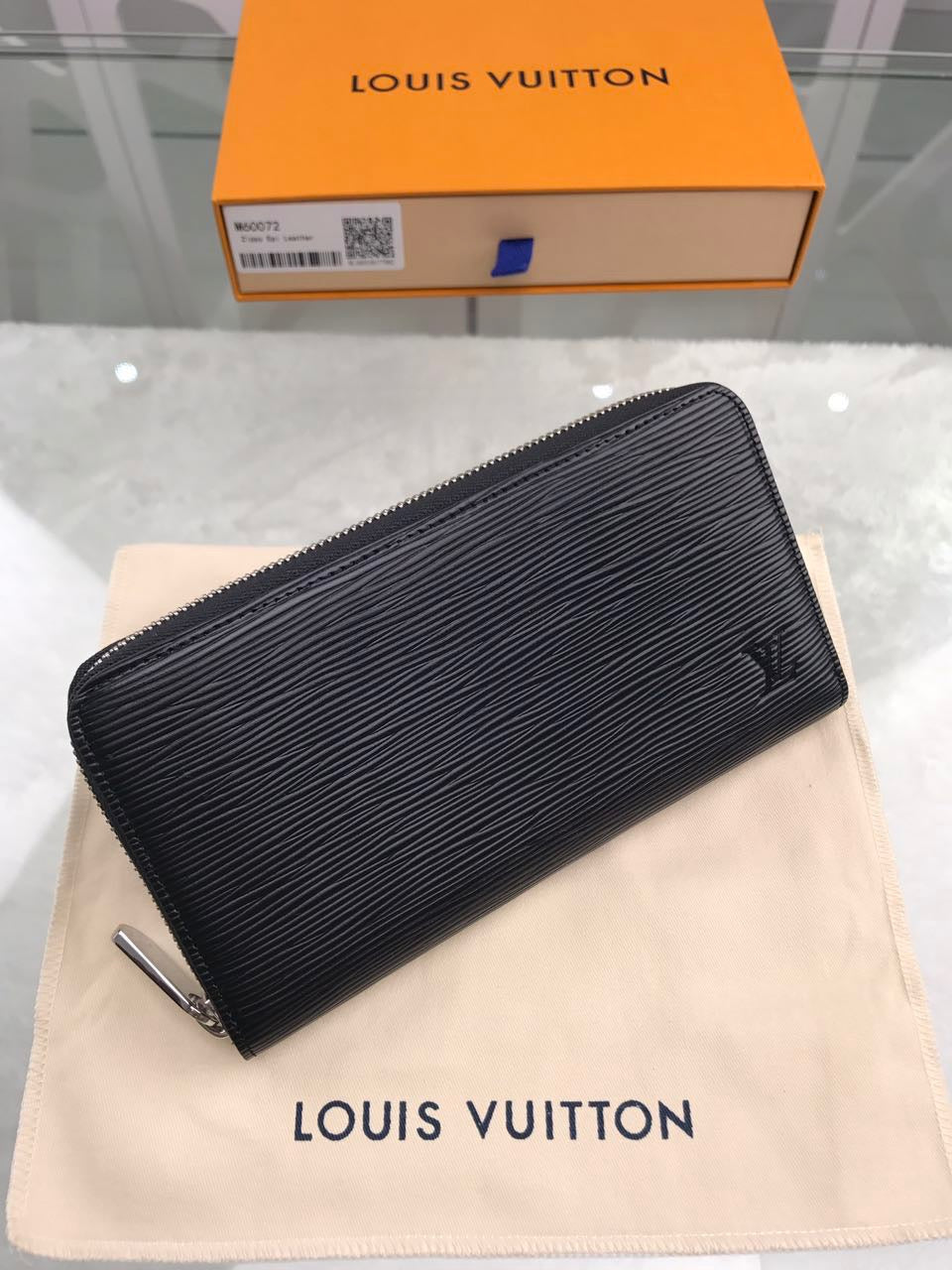 L v wallet 19.5X10