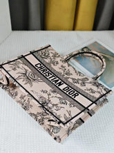 Load image into Gallery viewer, D I o r book 36.5cm