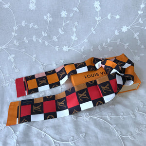 L v scarf