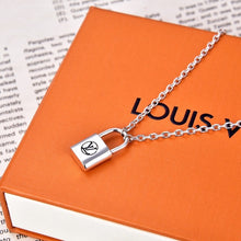 Load image into Gallery viewer, Lv necklace
