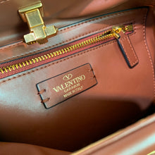 Load image into Gallery viewer, V a l e n t I n o brown 25cm