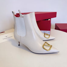 Load image into Gallery viewer, V a l e n t I n o boots short heel