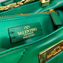 Load image into Gallery viewer, V a l e n t I n o green 25x 23x 16cm