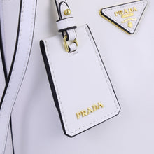 Load image into Gallery viewer, P r a d a white 23cm