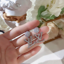Load image into Gallery viewer, C h a n e l necklace