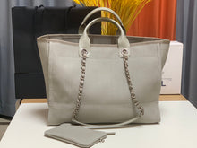 Load image into Gallery viewer, C h a n e l tote 33X14.5X24CM。