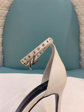 Load image into Gallery viewer, Lv b/w heels